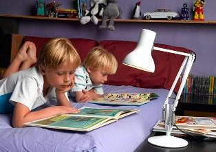 Настольная лампа в детской комнате