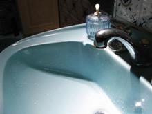 Как избавиться от грибка вокруг ванной и раковин