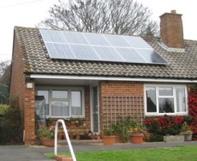 Солнечные модули на крыше – оптимальное дополнение энергообеспечения дачи