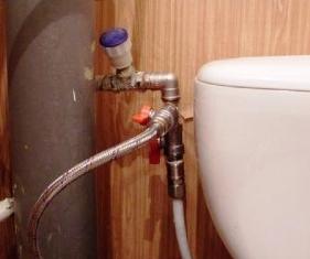 Как самостоятельно врезать отвод в водопроводную трубу