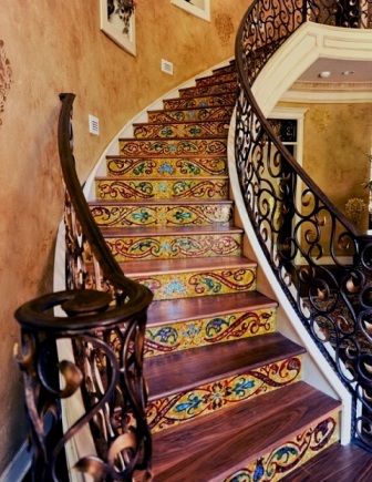 лестница с мозаикой