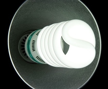 Энергосберегающая лампа в светильнике